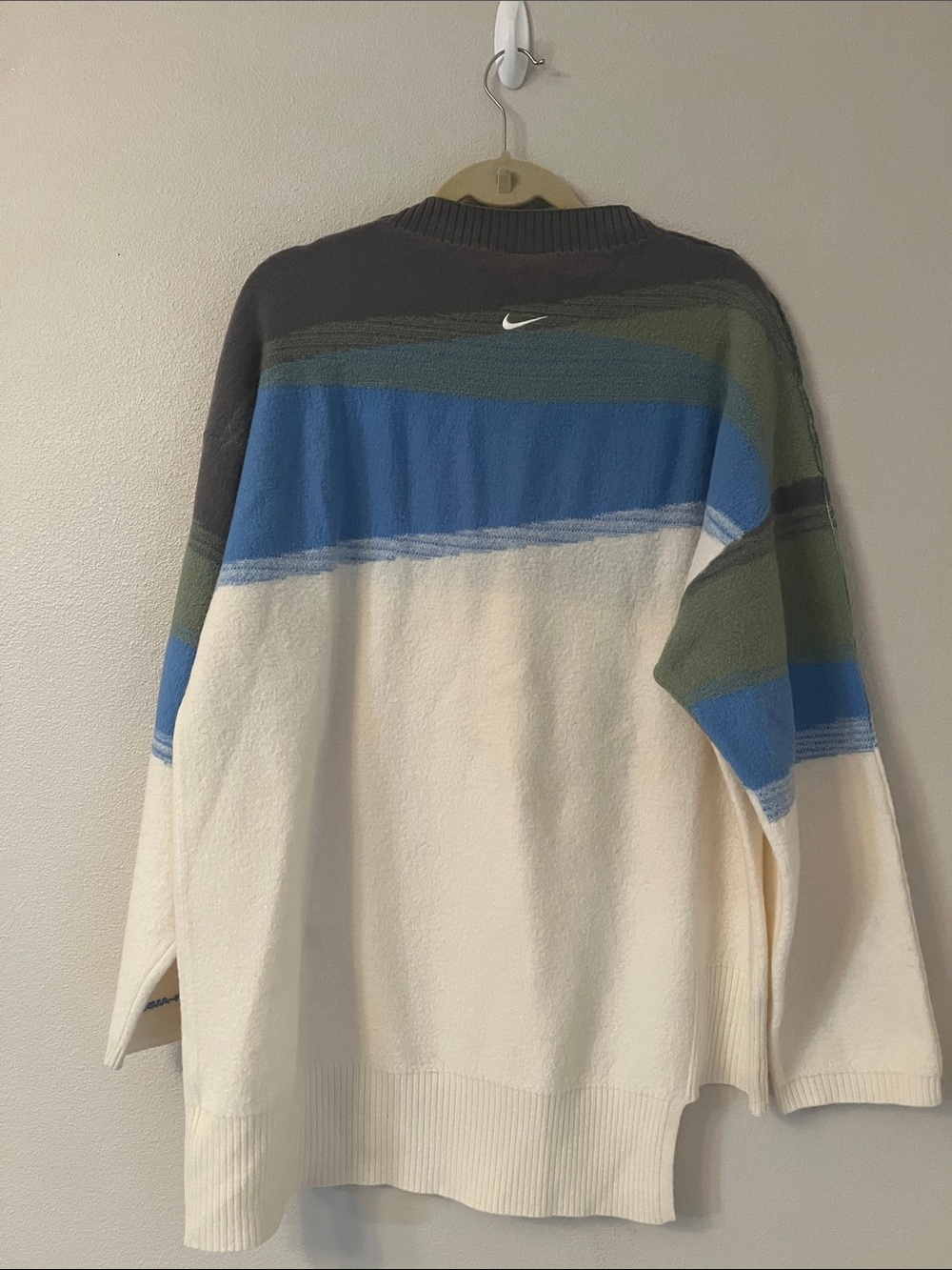 Nike Yoga Therma-FIT ADV set features a striped landscape pattern NWT size L - Picture 9 of 10